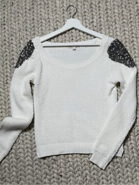 GIANNI BINI-White Embellished Shoulder Sweater -